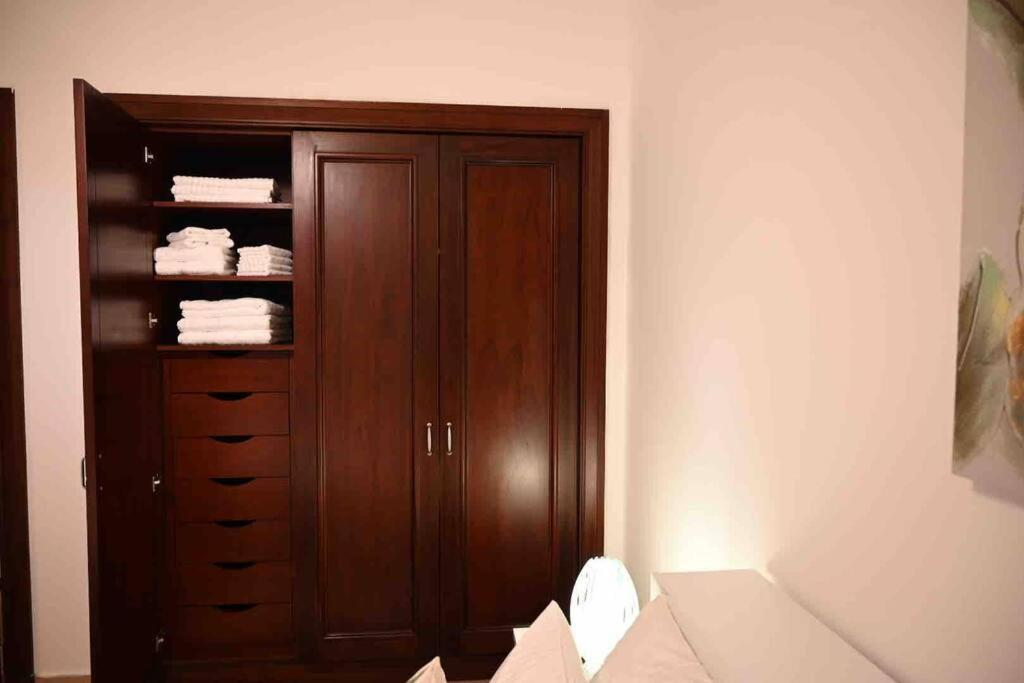 Brand New Furniture . Close To Dubai Mall. Eksteriør bilde