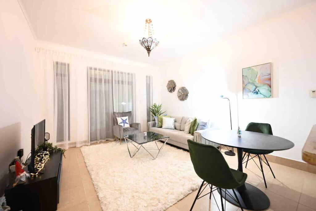 Brand New Furniture . Close To Dubai Mall. Eksteriør bilde