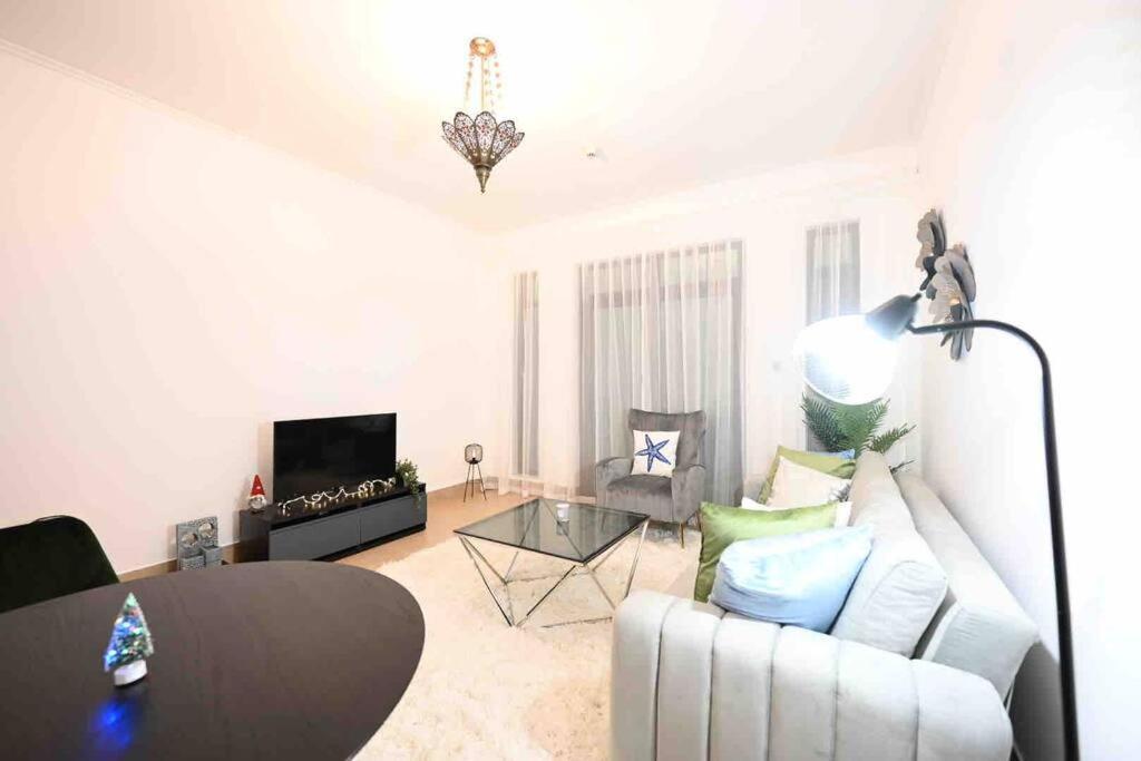 Brand New Furniture . Close To Dubai Mall. Eksteriør bilde