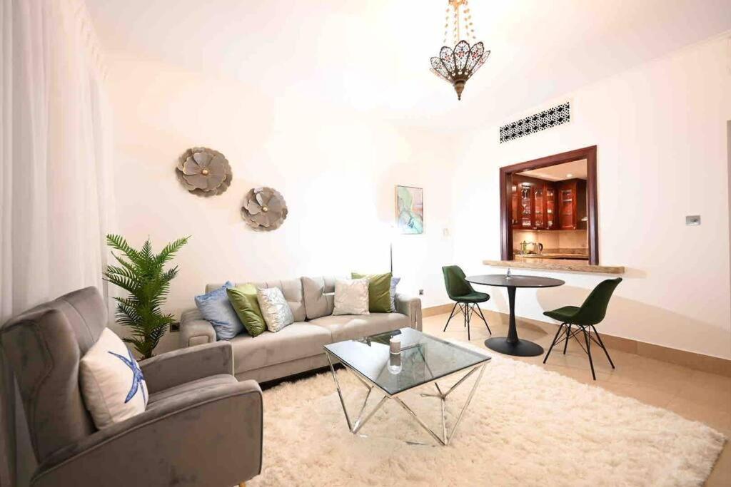 Brand New Furniture . Close To Dubai Mall. Eksteriør bilde